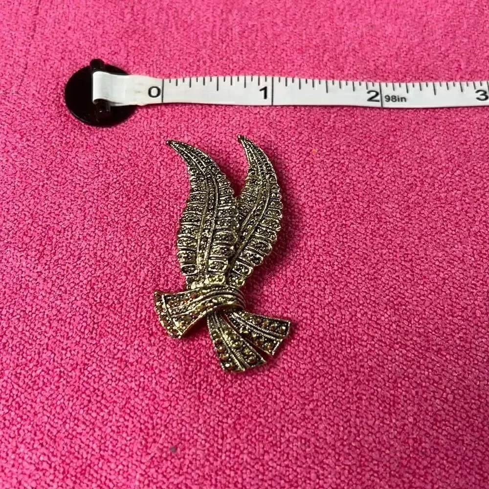 Vintage Gerrys Antique Gold Tone Brooch